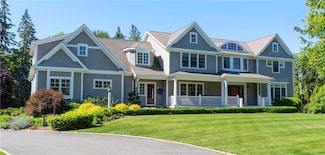 1 Amore Ln, East Greenwich, RI 02818