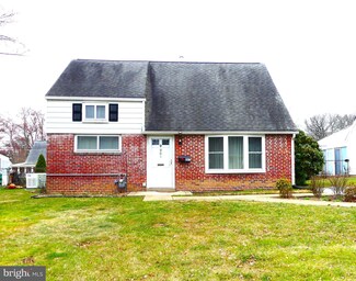 861 Bobwhite Ln, Secane, PA 19018