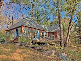 212 S Pine Banks Rd, Putney, VT 05346