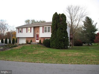 1 Parkwood Dr, Lancaster, PA 17603