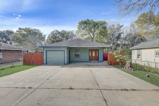 207 Smith St, Clute, TX 77531