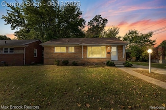 24811 Sherman St, Oak Park, MI 48237
