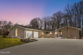 2747 E Amblewood Cir, Lima, OH 45806