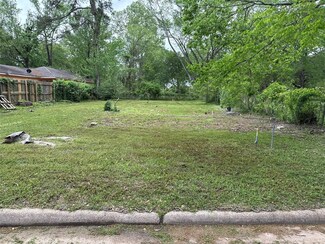 1311 N Blair Ave, Cleveland, TX 77327