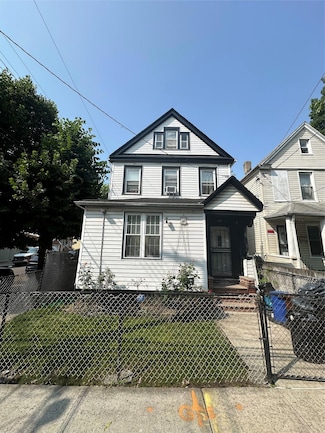10650 Waltham St, Jamaica, NY 11435