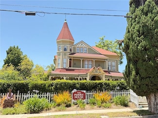 225 N Lima St, Sierra Madre, CA 91024