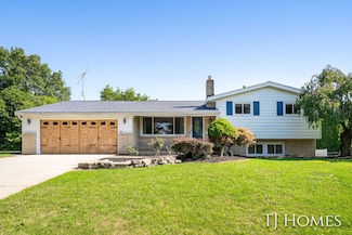 2200 S Eventide Dr NE, Grand Rapids, MI 49505