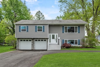 3 Pigeon Hill Rd, Nanuet, NY 10954