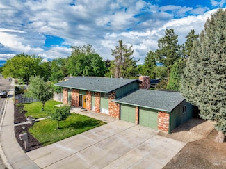 4922 N Burlington Dr, Boise, ID 83704