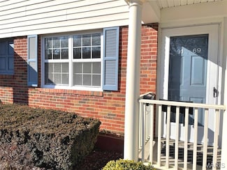 9169 N Swan Cir, Saint Louis, MO 63144