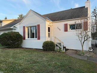 1566 Snyder Rd, East Lansing, MI 48823