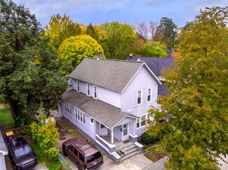 924 Chatham St NW, Grand Rapids, MI 49504