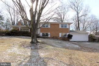 6220 Robinwood Rd, Bethesda, MD 20817