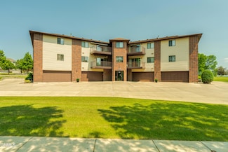 3333 Montreal St Unit 305, Bismarck, ND 58503