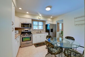 6 Susan Place, Edison, NJ 08817