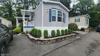 7 Makepeace Dr Unit 7, Jefferson, NJ 07438