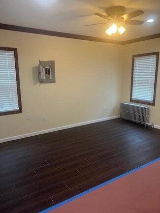 90-21 221st St, Queens Village, NY 11428