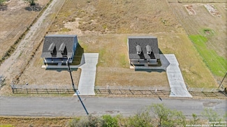 577 County Road 422, Stockdale, TX 78160