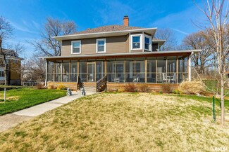1424 Clay St, Davenport, IA 52804