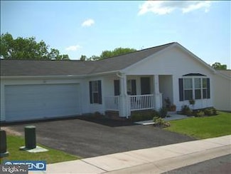 72 Random Rd, Douglassville, PA 19518