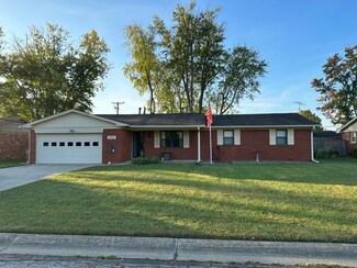 5135 Magnolia Dr, Columbus, IN 47203