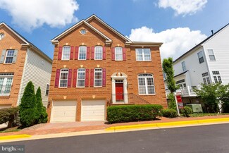 9105 Park Cove Dr, Fort Belvoir, VA 22060