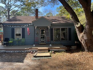 525 Crab Apple Ln, Wilmington, NC 28412