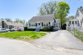 49 Brunswick St, Lowell, MA 01852