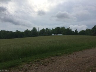 315 Dickens Ln, Fancy Gap, VA 24328