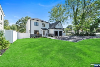 412 Tappan Rd, Northvale, NJ 07647