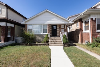 2718 East Ave, Berwyn, IL 60402