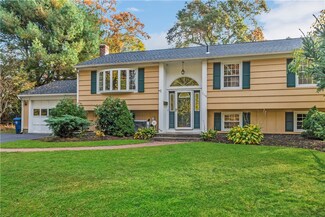 109 Hobbs Rd, Warwick, RI 02889