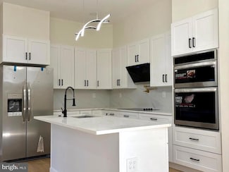 865 W Lancaster Ave, Bryn Mawr, PA 19010