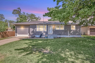 1004 S Poplar St, Newton, KS 67114