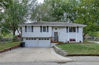 1706 SE High Dr, Oak Grove, MO 64075