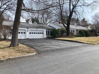 17 Hooker St, Nashua, NH 03064