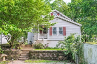 4 Howard St, Newton, NJ 07860