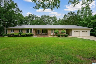 7 Country Club Dr, Calera, AL 35040