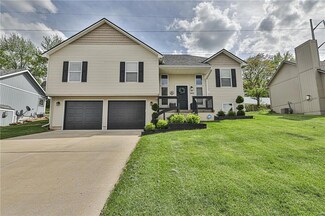303 SW 24th Terrace, Oak Grove, MO 64075