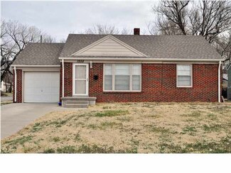 1258 N Crestway St, Wichita, KS 67208