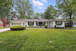 305 Sleepy Hollow Dr, Canfield, OH 44406