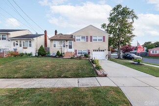 5 Oak St, Carteret, NJ 07008