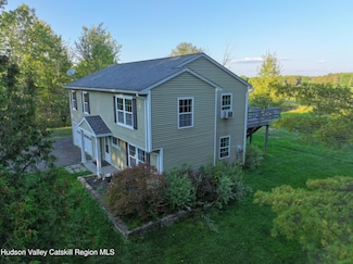 38 Ichabod Crane Cir, Coxsackie, NY 12051