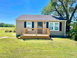 1117 Milcon St, Hutchinson, KS 67501