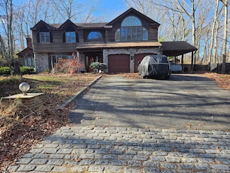 35 Hastings Dr, Ridge, NY 11961