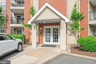 3313 Wyndham Cir Unit 4218, Alexandria, VA 22302