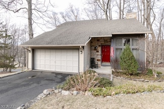 34 Sandpiper Dr, Hackettstown, NJ 07840