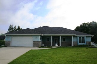 201 Garnet Cir, Reeseville, WI 53579