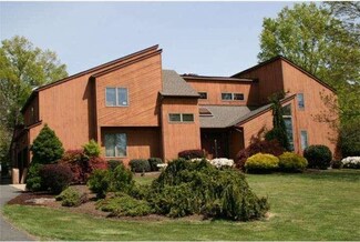 3 Spring Hollow Dr, Hopewell, NJ 08525