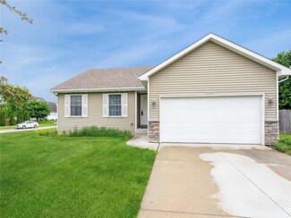 1240 Crestview Dr, Carlisle, IA 50047